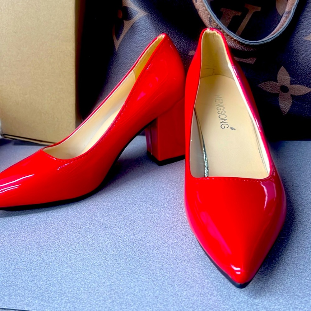 Hangsongs heel vintage I call it. even Elegant and classy